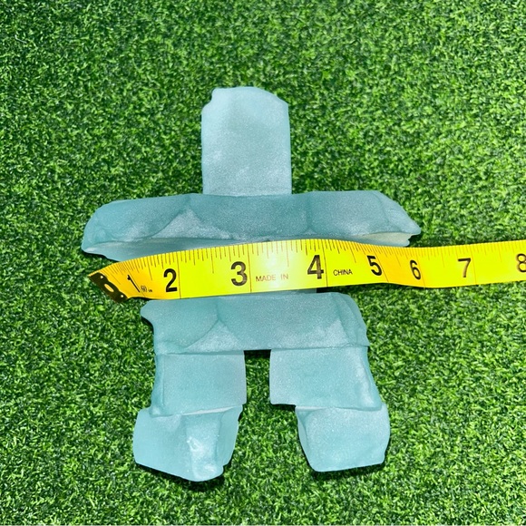 Canadian Inukshuk vintage frosted jade glass figure minor wear. 6in tall x 6in - Picture 4 of 8